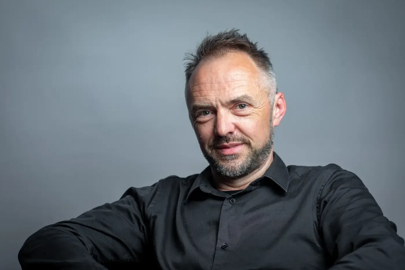Laurent Lemaigre, fondateur de R-Shoot Studio, dans le studio d'interview de Laon